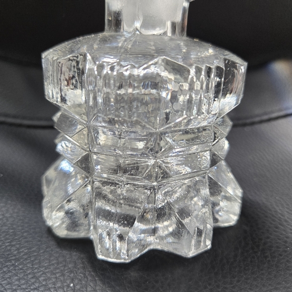 Vintage 1940 L.E Smith Pressed Glass Perfume Bottle With Feather Stopper - Picture 9 of 9
